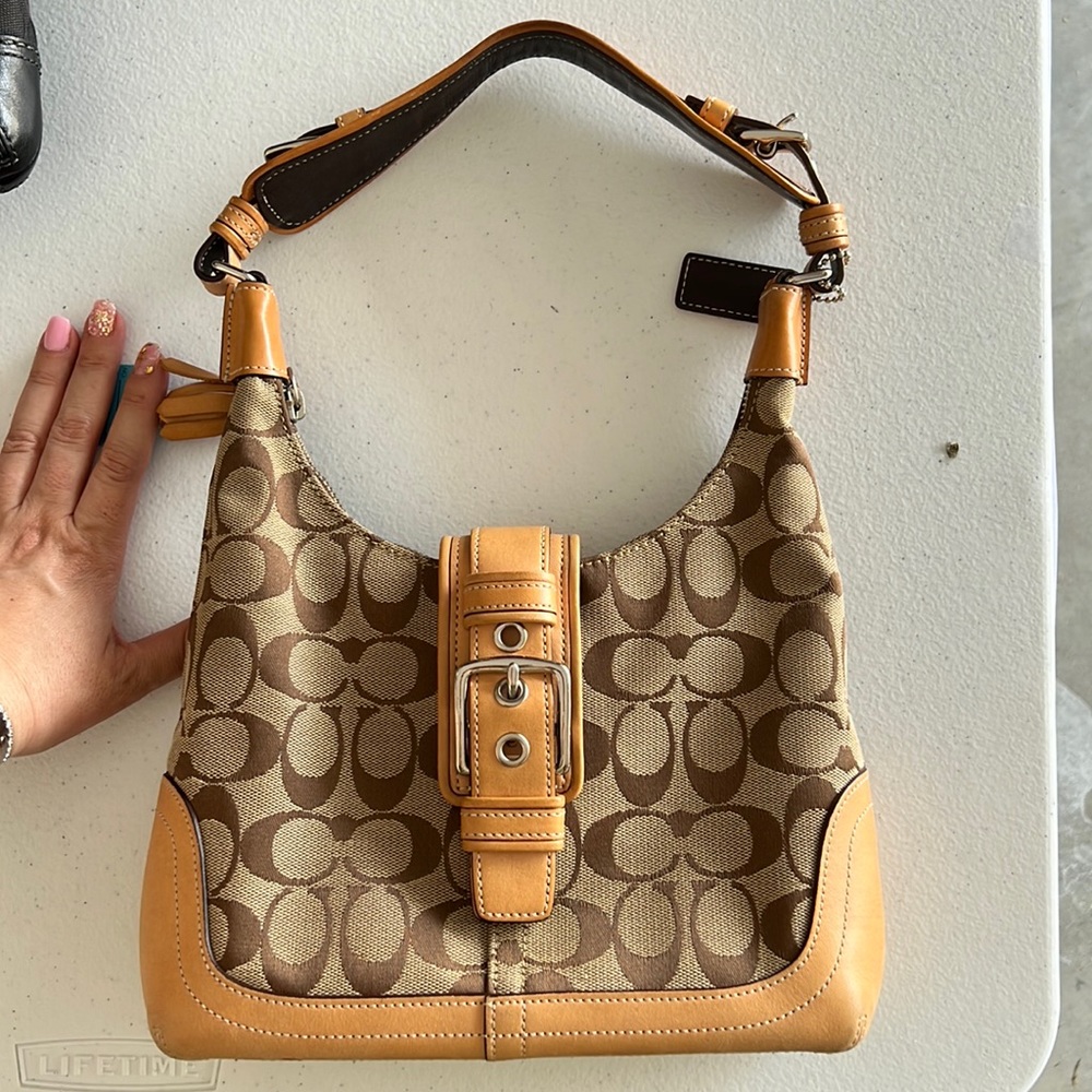 EUC Coach Signature Hobo